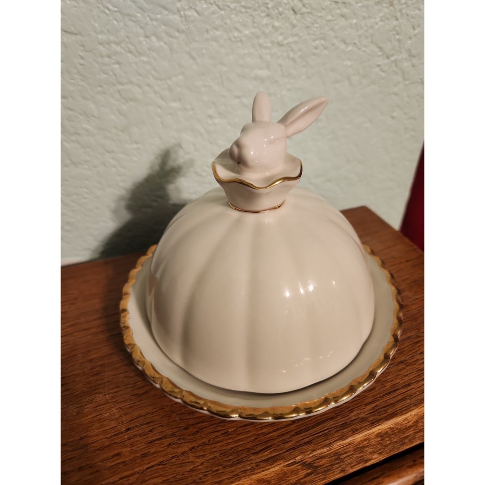 Anthropologie Lapin Regency Philomena Bunny Domed Butter Dish Scallop Gold Edge